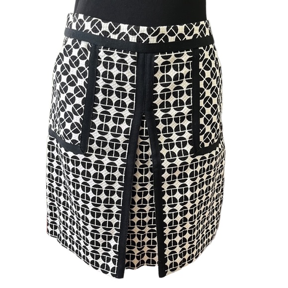 Trina Turk Patterned Front Slit Mini Skirt, Black and White, size 4 - Picture 12 of 16